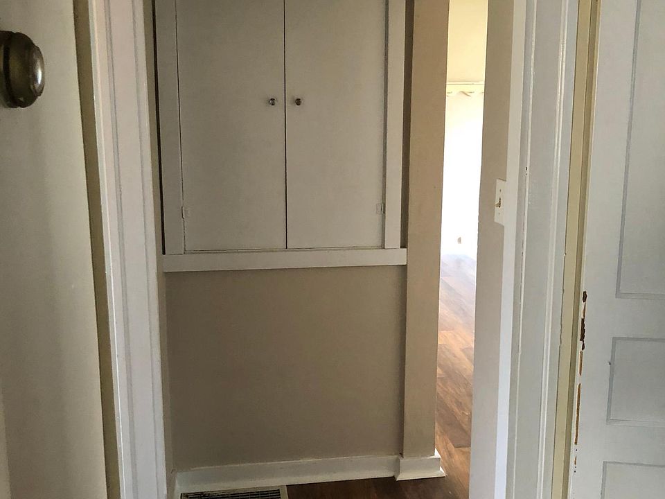 1st image of 3747 Walker Dr