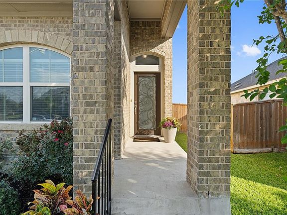 4th image of 121 Briar Park Dr