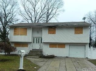 277 26th St, Copiague, NY 11726