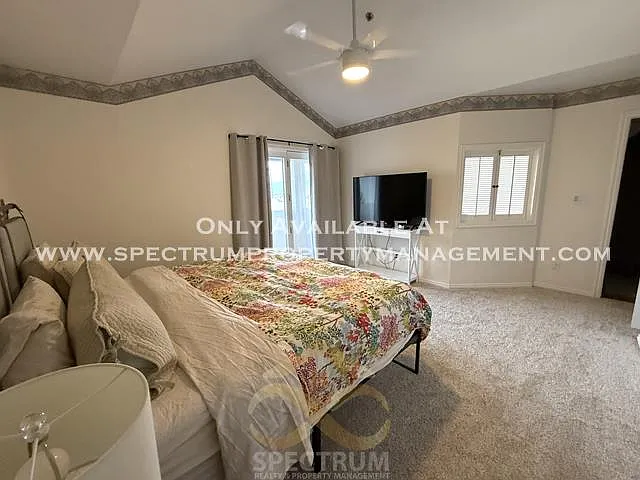 1045 Oberland Dr — Photo 11