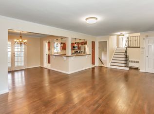 204 Lena Ave, Freeport, NY 11520