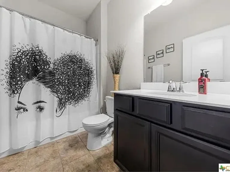 807 Old World Dr — Photo 32