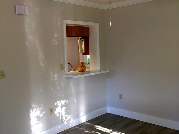 3rd image of 2657 Floyd St