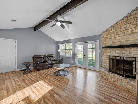 2nd image of 711 Rosedale Dr