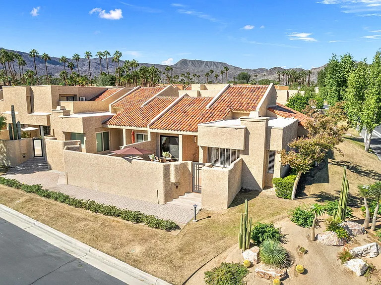 Mariposa Dr — Photo 34
