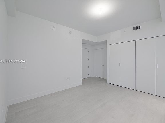 5th image of 700 NE 24th St Unit 5107