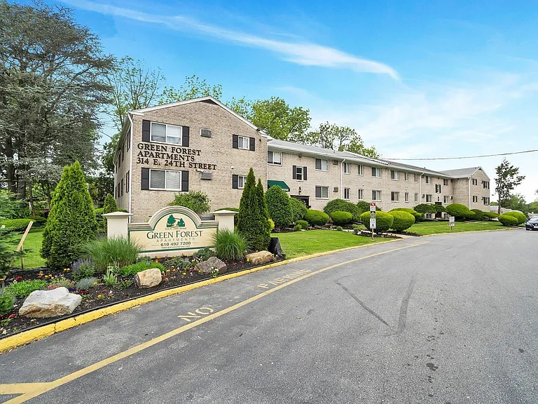 Green Forest Apartments — Photo 9