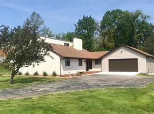 4133 Ringer Rd, Saint Louis, MO 63129