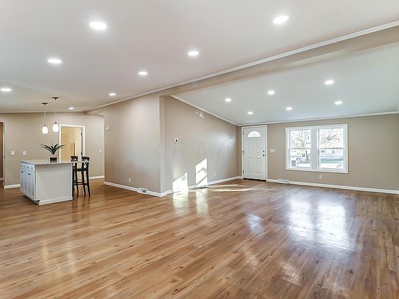 3rd image of 972 Northbrook Ct