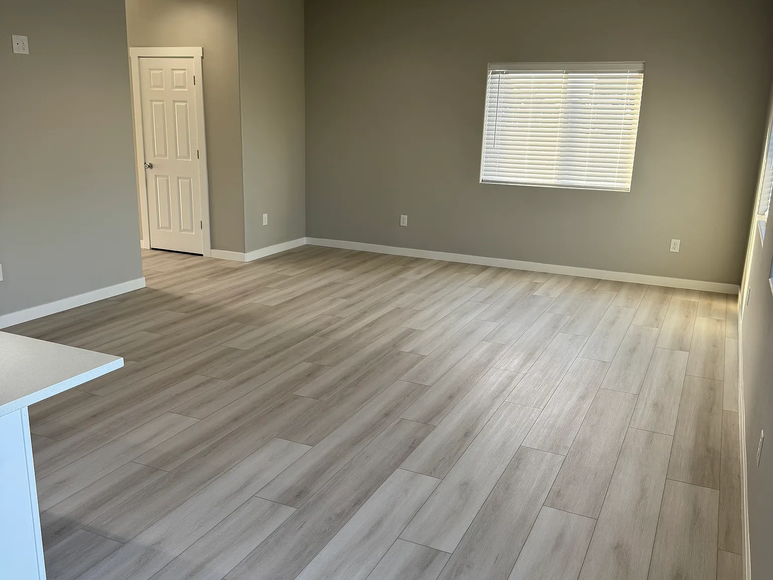 3 bed, 2.5 bath, 1814 sqft, $2,000 — Photo 4