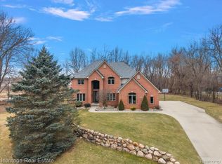 1486 Chestnut Trl, Oxford, MI