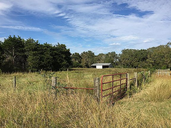 2nd image of 714 W Us Highway 290