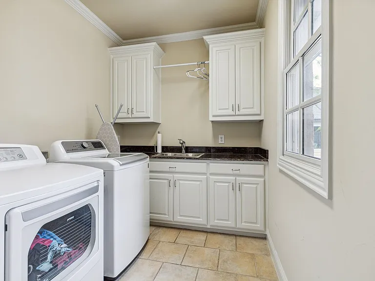 6815 Park Ln — Photo 20