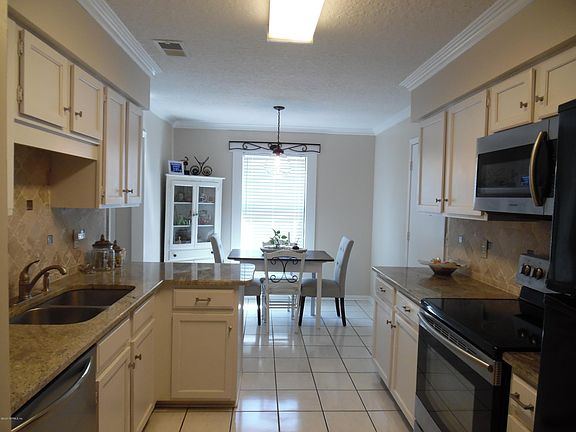 4th image of 3111 Blue Heron Dr N