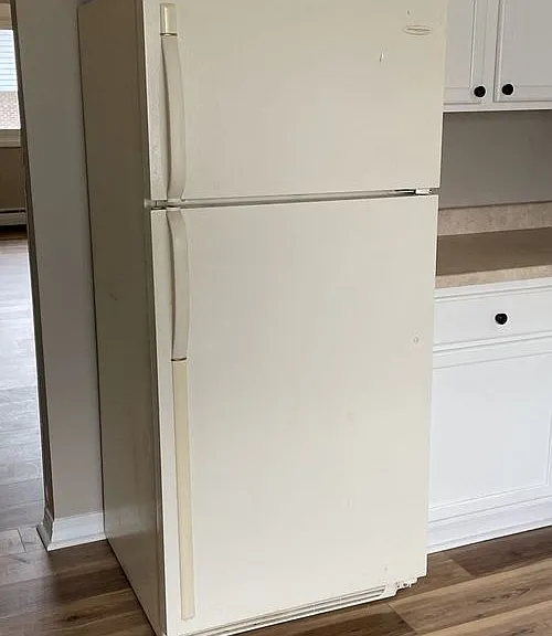 260 E Grand Ave — Photo 13