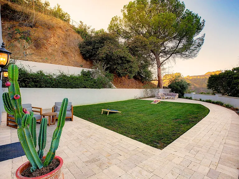 2570 Nichols Canyon Rd — Photo 8