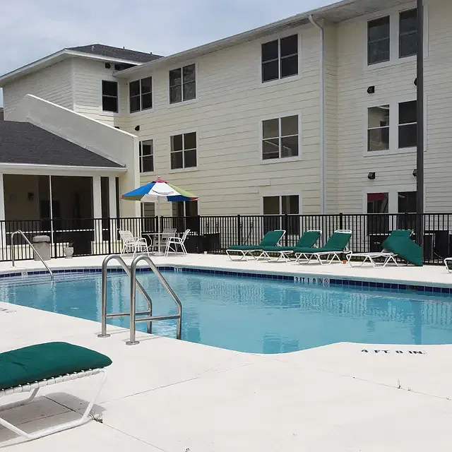 Summer Breeze Apartments — Photo 4