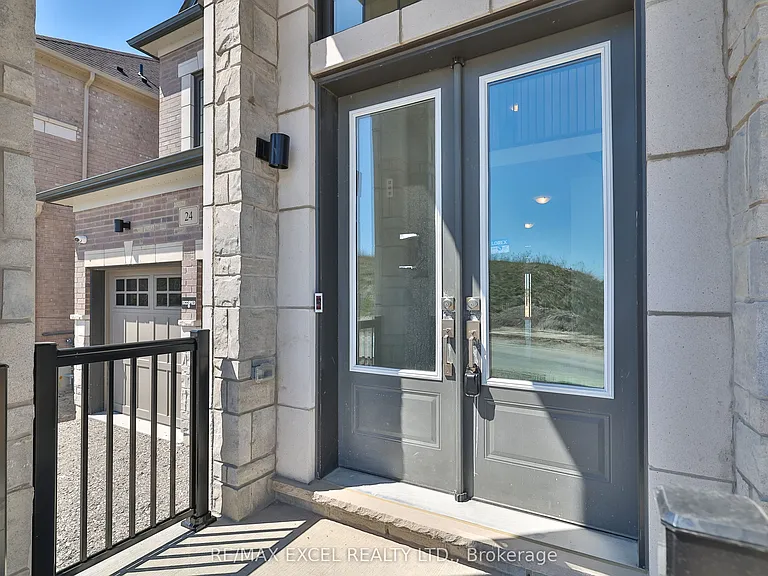 24 Sunny Acre Cres — Photo 2