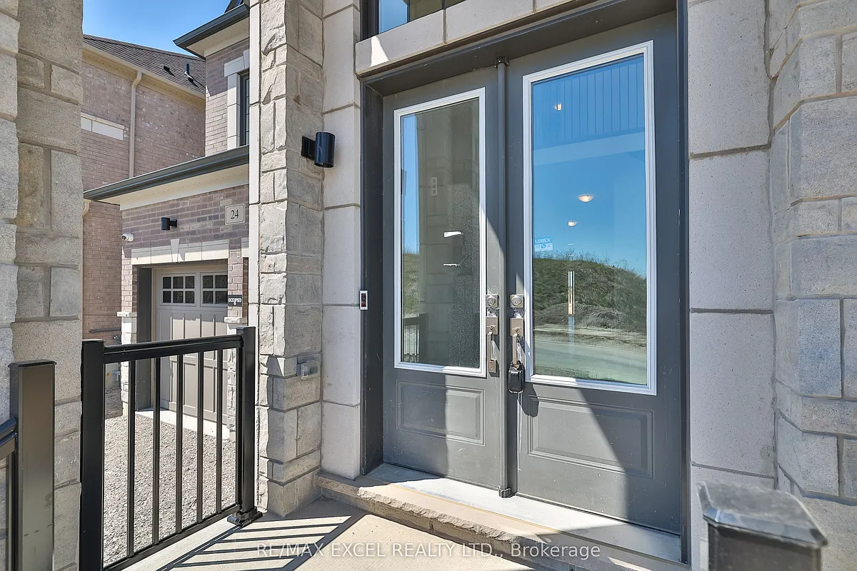 Building Photo - 24 Sunny Acre Cres