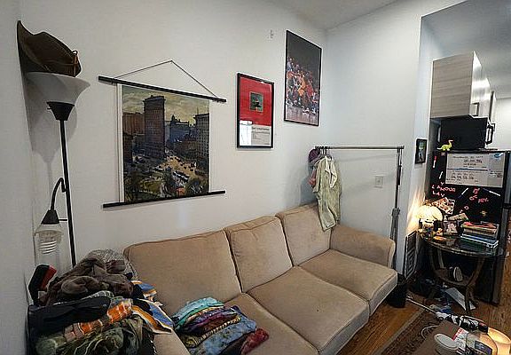 4th image of 263 E 10th St #18