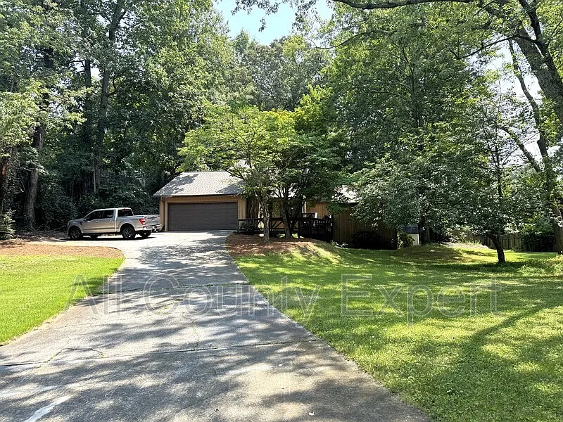 3 bed, 2.5 bath, 1977 sqft, $2,850 — Photo 2