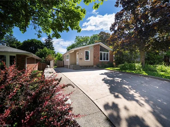 17 Flynn Ave, Cambridge, ON N3C 2T8