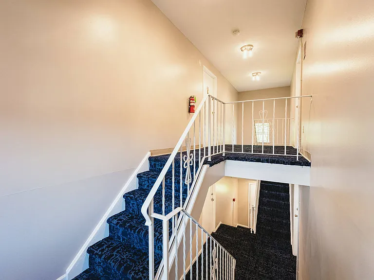 BAY SHORE APARTMENTS — Photo 24