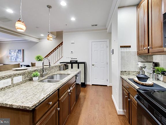 5th image of 325 Munahan Cir