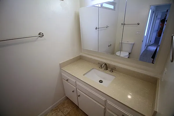 301 Knob Hill Ave. — Photo 8