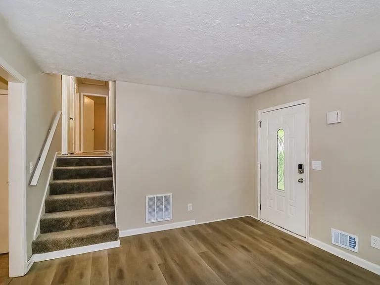 233 Lucan Way — Photo 7