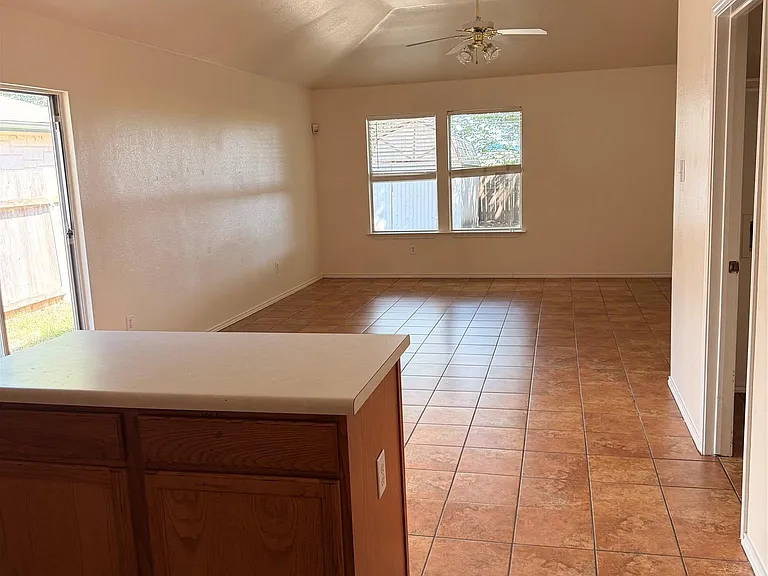 931 Brandi Cir — Photo 2