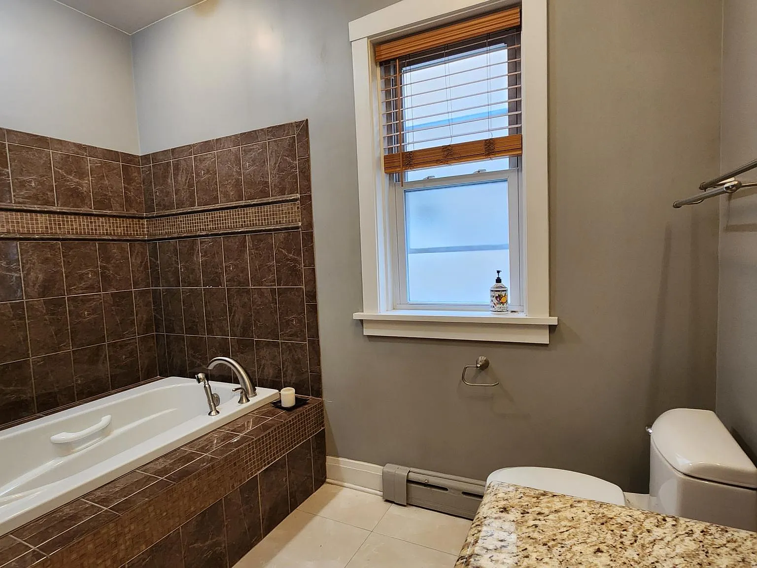 2238 Ridgeland Ave — Photo 2