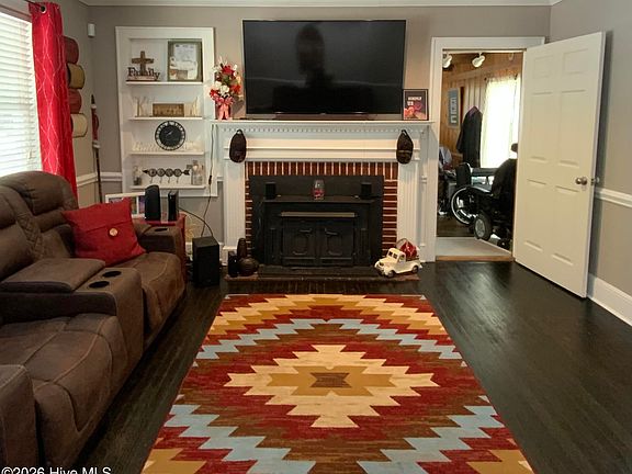 3rd image of 817 Aberdeen Road