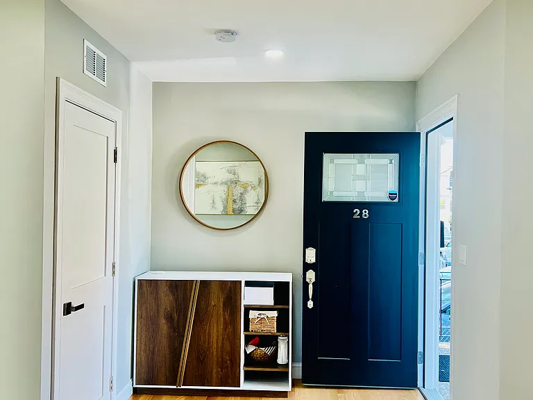 28 Metcalf St #1 — Photo 3