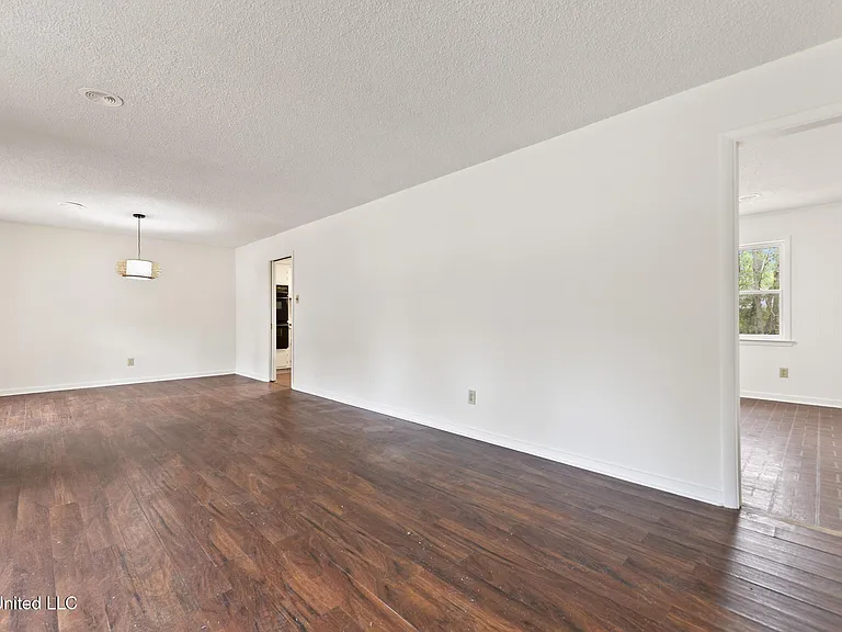 6104 Gruich Cir — Photo 5