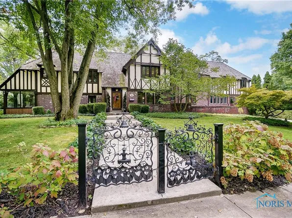 76 Maple St, Perrysburg, OH 43551