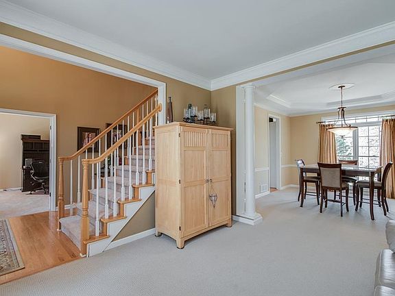 3rd image of 2537 Woodcrest Ct