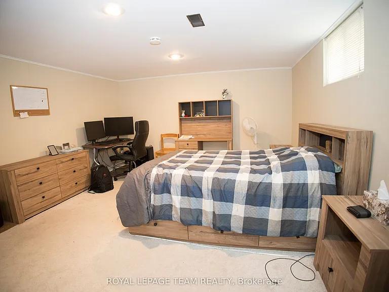 1339 Kilborn Ave — Photo 7