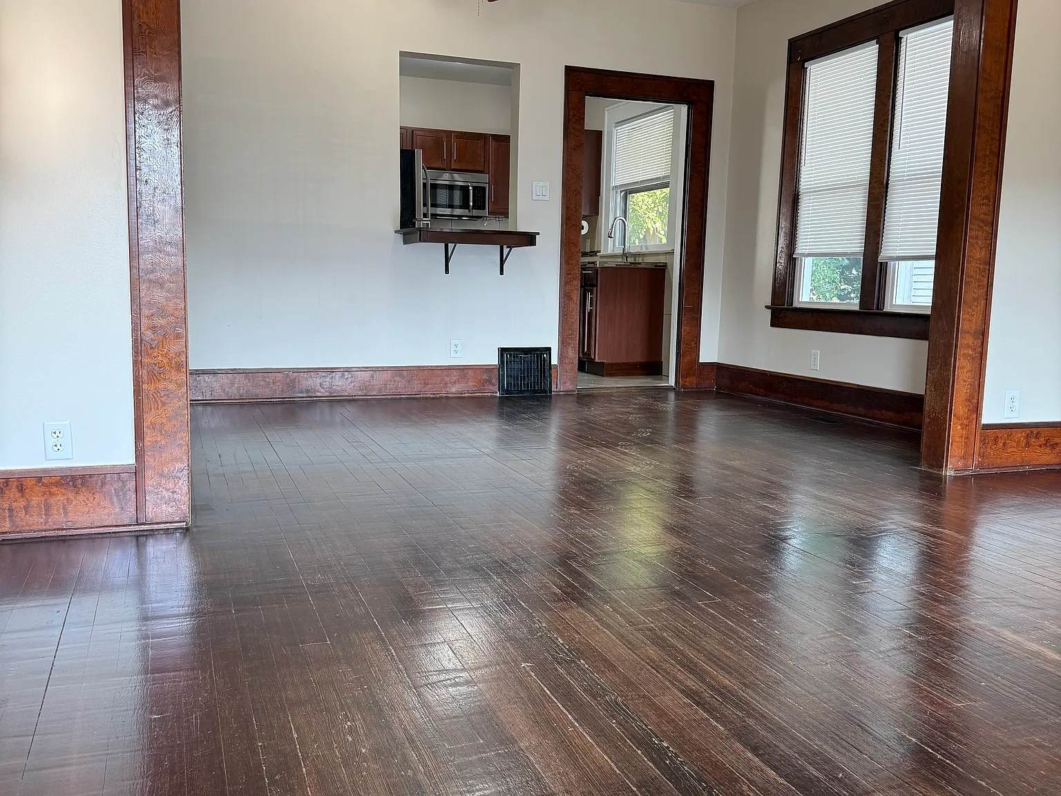 2 bed, 940 sqft, $1,475 — Photo 2