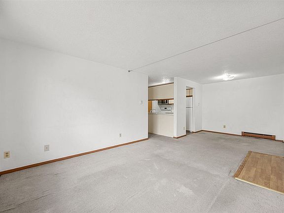 5th image of 814 Benton Dr APT 34