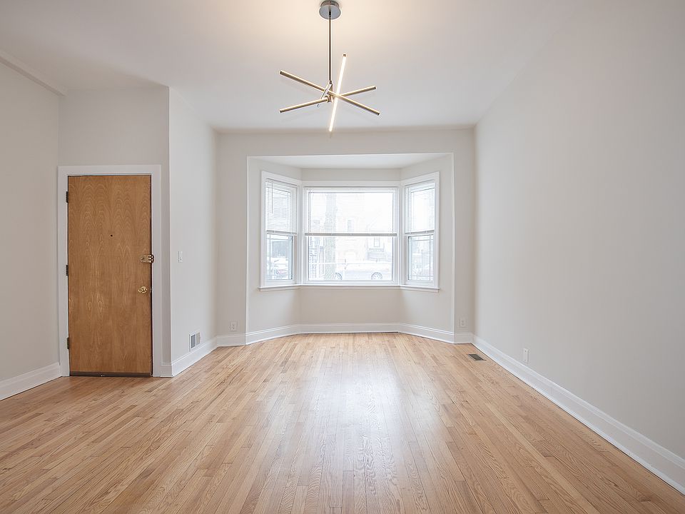 Spacious living room