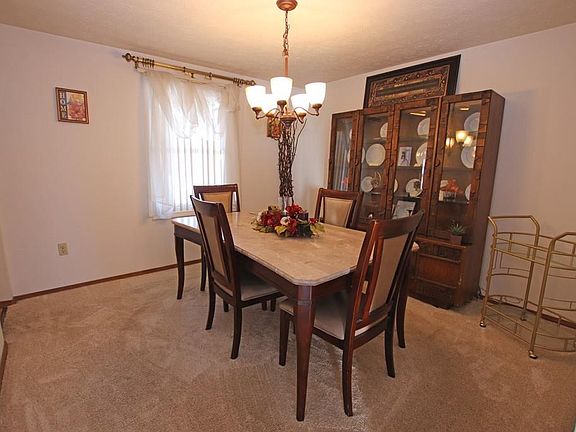5th image of 82 Markie Dr E