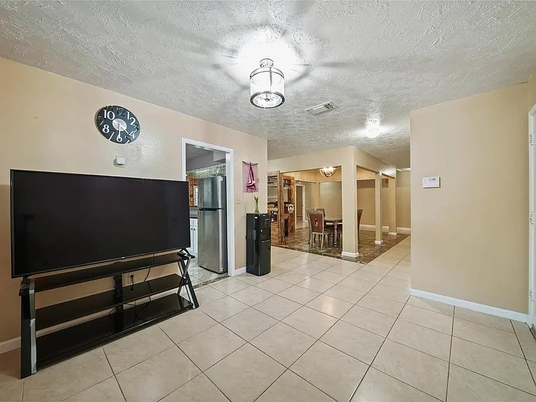 10431 Odessa Dr — Photo 14