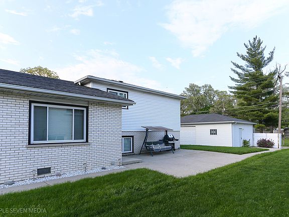 3rd image of 10935 S Harlem Ave