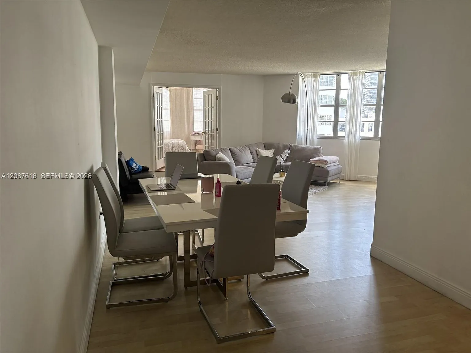 Four Ambassadors Condo Ph — Photo 1