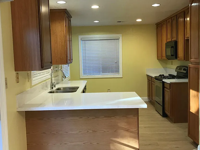 5220 Pebble Glen Dr — Photo 2