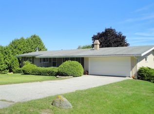 353 Hillview Dr, Petoskey, MI 49770