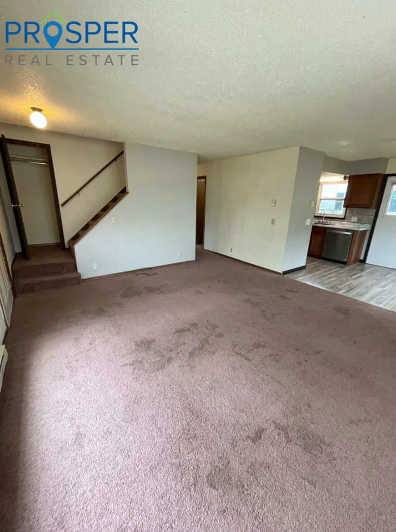 Great 4 Bedroom Close to Water Street. Available June 2027 — Photo 3