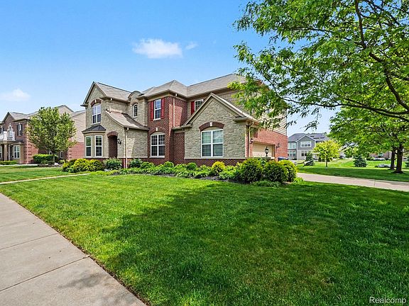 4th image of 2227 Premier Ln