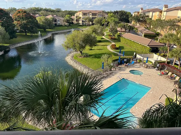 155 Vintage Cir APT 404, Naples, FL 34119